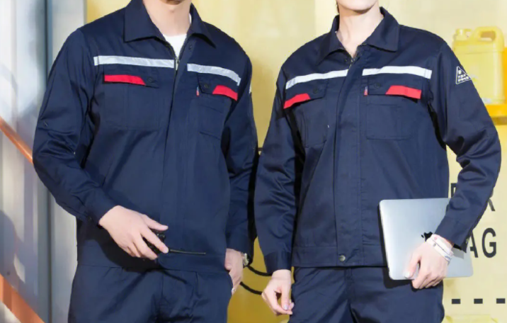 防靜電工作服定制的特點(diǎn)及穿戴注意事項(xiàng)，防靜電工作服廠家該如何選擇？